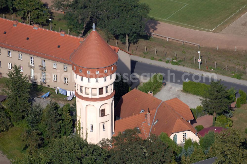 Aerial photograph Bad Muskau - Blick auf den Wasserturm in Bad Muskau. Der fast 100 Jahre alte Turm war bis 1972 in Betrieb. Heute steht er unter Denkmalschutz und wird gastronomisch genutzt. Kontakt Restaurant und Pension Wasserturm Bad Muskau: Tel. +49(0)35771 68940,