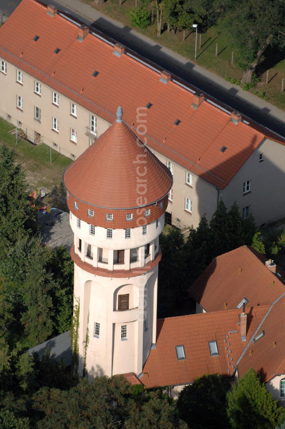 Bad Muskau from above - Blick auf den Wasserturm in Bad Muskau. Der fast 100 Jahre alte Turm war bis 1972 in Betrieb. Heute steht er unter Denkmalschutz und wird gastronomisch genutzt. Kontakt Restaurant und Pension Wasserturm Bad Muskau: Tel. +49(0)35771 68940,