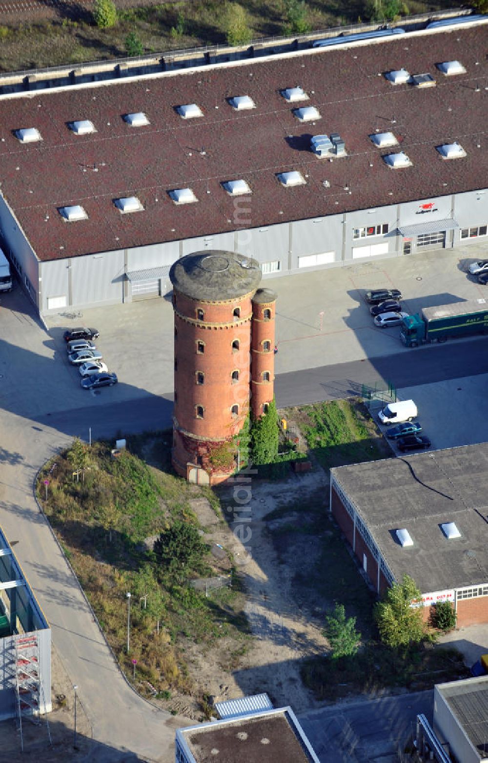 Berlin from the bird's eye view: Wasserturm an der Gaußstraße 11 in Berlin-Charlottenburg. Der Reservoirturm des ehemaligen Gaswerks Charlottenburg II wurde 1889-91 im Stil des Historismus und der Neoromantik errichtet. Water tower at the street Gaussstrasse in the Charlottenburg district.