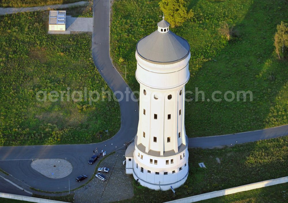 Eilenburg from above - Der etwa 60 Meter hohe Wasserturm in Eilenburg-Ost in Sachsen wurde 1916 in der aufwendigen Bauart Otto Intzes vom Unternehmen Dyckerhoff und Widmann AG für die große Zelluloidfabrik gebaut. Nachdem er in der Zeit der DDR immer mehr verfallen war, wurde er im Jahr 2002 wieder instandgesetzt. Der Turm dient nun als Löschwasserspeicher für das benachbarte Industrie- und Gewerbegebiet Kunstoffcenter am ECW-Wasserturm und gilt als das wohl eindrucksvollste technische Denkmal der Stadt. About 60 metres high water tower in Eilenburg-East in Saxony was build 1916 in elaborate style of Otto Intzes by company Dyckerhoff und Widmann AG for a big celluloid factory. Gone to rack during the time of DDR, the tower was refurbished in 2002. It now serves as a fire water reservoir for industrial area Kunstoffcenter am ECW-Wasserturm nearby and is regarded as the most impressive technical monument of the town.