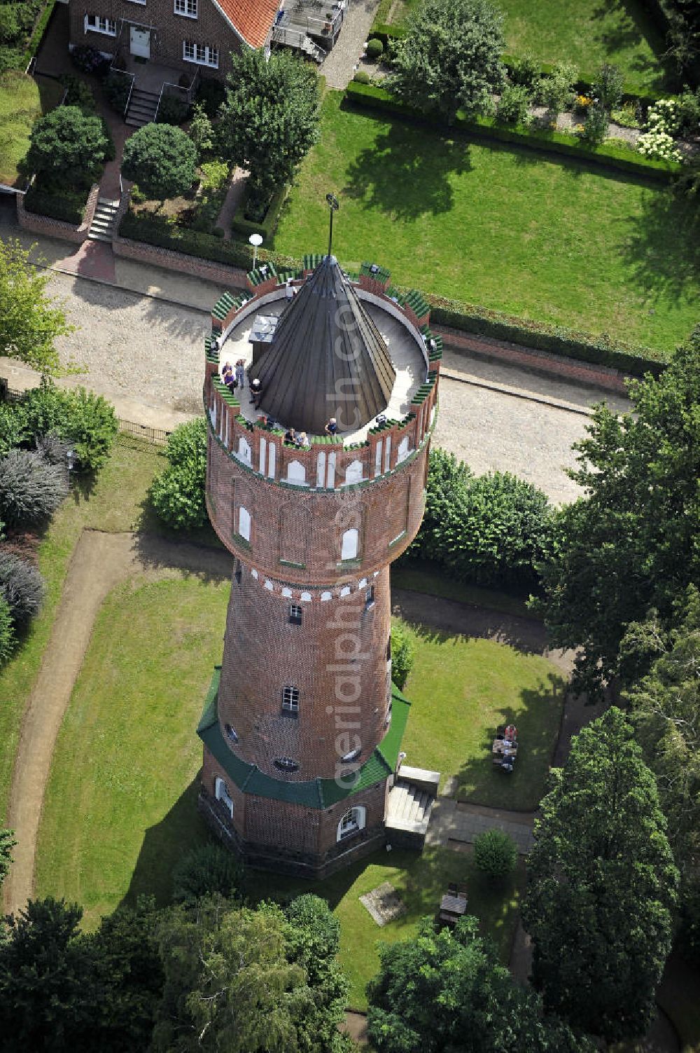 Aerial photograph Eutin - Blick auf den Wasserturm Eutin. Der 38 m hohe Backsteinturm wurde 1909 errichtet. Im Sommer wird er als Aussichtsturm genutzt und im Turm finden regelmäßig Ausstellungen zeitgenössischer Kunst statt. View of the water tower Eutin. The 38-meter-high brick tower was built in 1909. In summer it is used as an observation tower and is regular used for exhibitions of contemporary art.