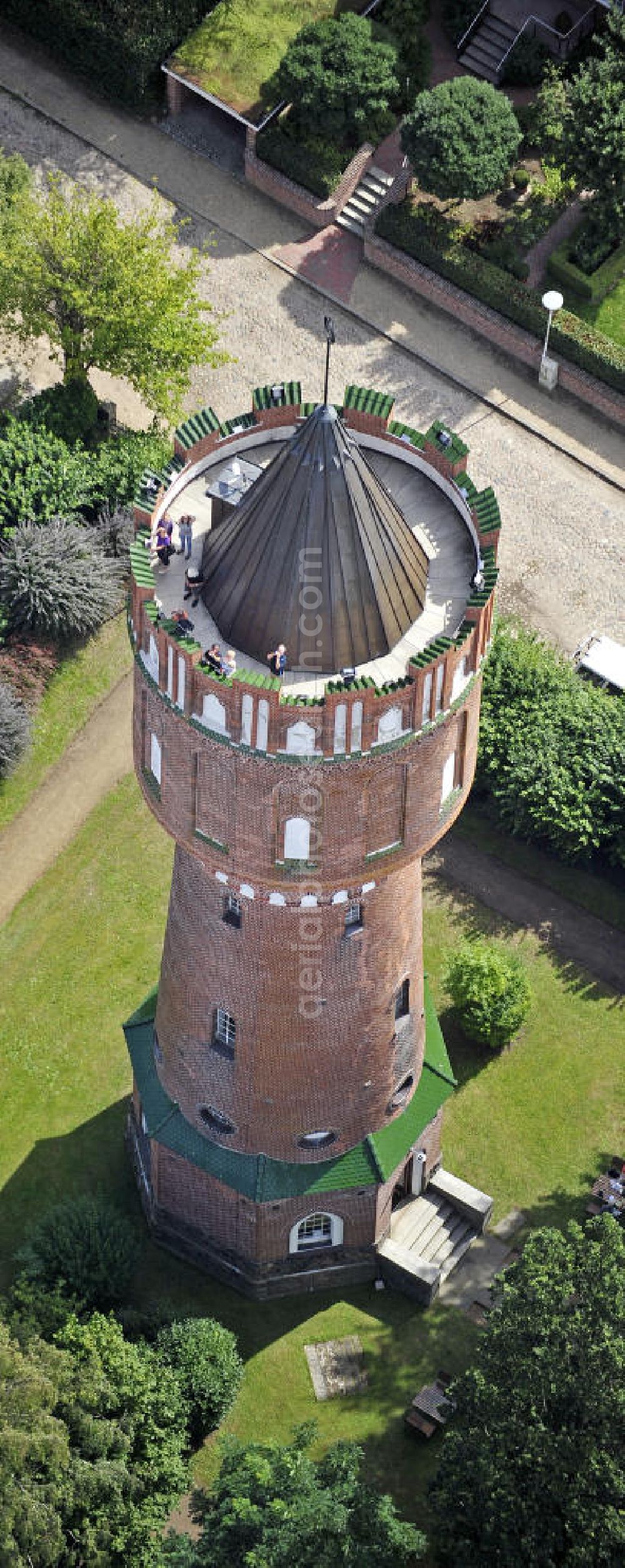 Eutin from above - Blick auf den Wasserturm Eutin. Der 38 m hohe Backsteinturm wurde 1909 errichtet. Im Sommer wird er als Aussichtsturm genutzt und im Turm finden regelmäßig Ausstellungen zeitgenössischer Kunst statt. View of the water tower Eutin. The 38-meter-high brick tower was built in 1909. In summer it is used as an observation tower and is regular used for exhibitions of contemporary art.