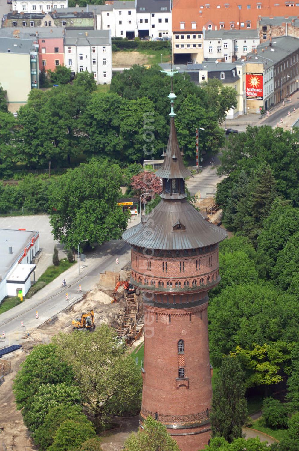 Forst / Lausitz from the bird's eye view: Built from the 1901-1903 and popularly called our Thicker water tower on the street Spremberger Strasse in Forst in the Lusatia