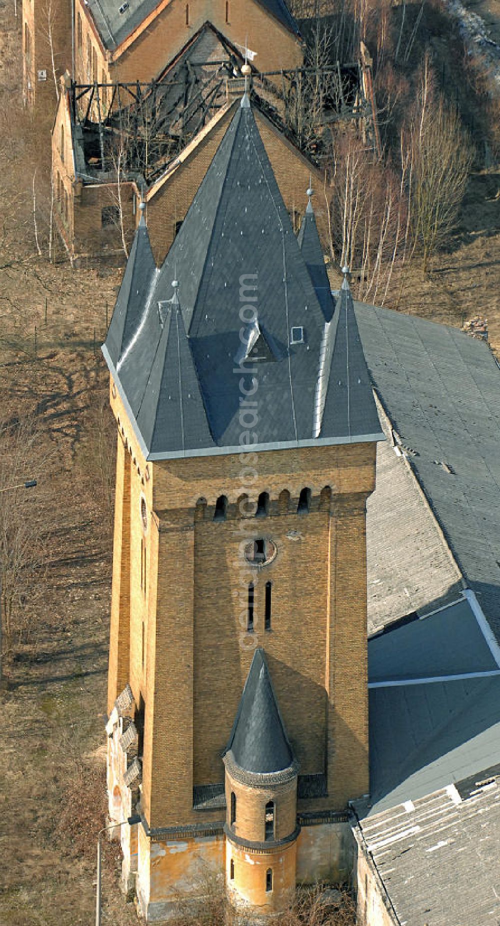 Frankfurt (Oder) from the bird's eye view: Blick auf den Wasserturm auf dem Gelände der ehemaligen Hindenburg-Kaserne ( Gelbe Kaserne ). Der Kasernenkomplex wurde im 19. Jahrhundert gebaut. View of the Water Tower on the grounds of the former Hindenburg barracks (Yellow barracks). The barracks complex was built in the 19th Century.