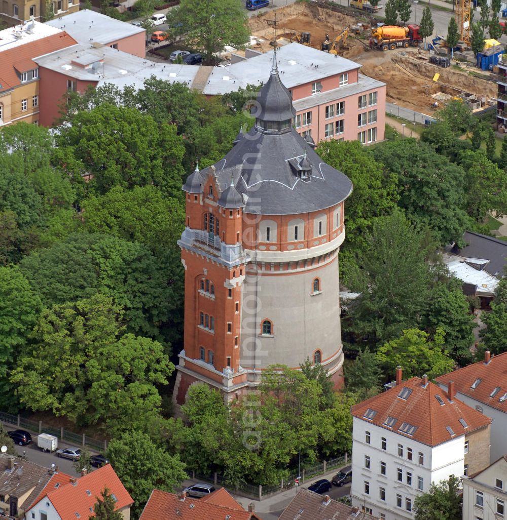 Braunschweig from above - Blick auf den Wasserturm auf dem Giersberg. Der Wasserturm mit einer Höhe von 58 m wurde im Jahr 1901 von den Wasserwerken der Stadt errichtet und war wesentlicher Bestandteil der Wasserversorgung der Innenstadt. View of the water tower at the Giersberg. The water tower with a height of 58 m was built in 1901 and was an integral part of the water supply to the city center.