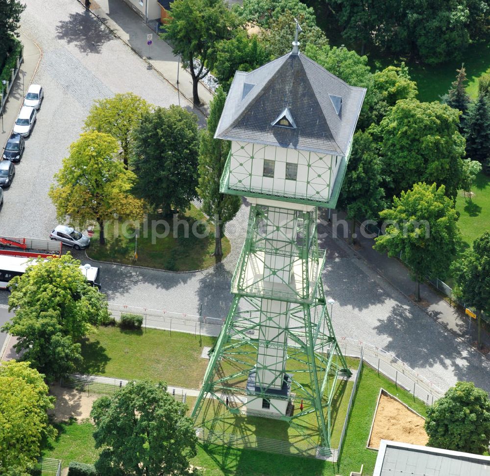 Aerial photograph Groitzsch - Der um 1900 errichtete Wasserturm ist ein 45 Meter hohes Stahlskelettbauwerk, welches bis heute in Nutzung ist und als Wahrzeichen der Stadt Groitzsch in der Nähe von Leipzig, Sachsen gilt. The Water tower, a 45 metres high steel frame construction which was raised around 1900, is still in use and regarded as landmark of town Groitzsch near Leipzig in Saxony.