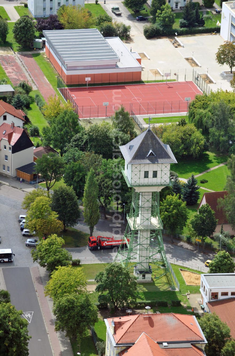 Groitzsch from the bird's eye view: Der Wasserturm Groitzsch in Sachsen ist das Wahrzeichen von Groitzsch und heute noch voll funktionsfähig. Der Betreiber des Wasserturms ist der Zweckverband Wasserversorgung Bornaer Land. Aufgrund seiner Architektur gilt der Turm als einer der schönsten Deutschlands. The water tower Groitzsch in Saxony is the Symbol of Groitzsch. The operator of the tower is the Zweckverband Wasserversorgung Bornaer Land. Because of its architecture, the tower is one of the finest in Germany.