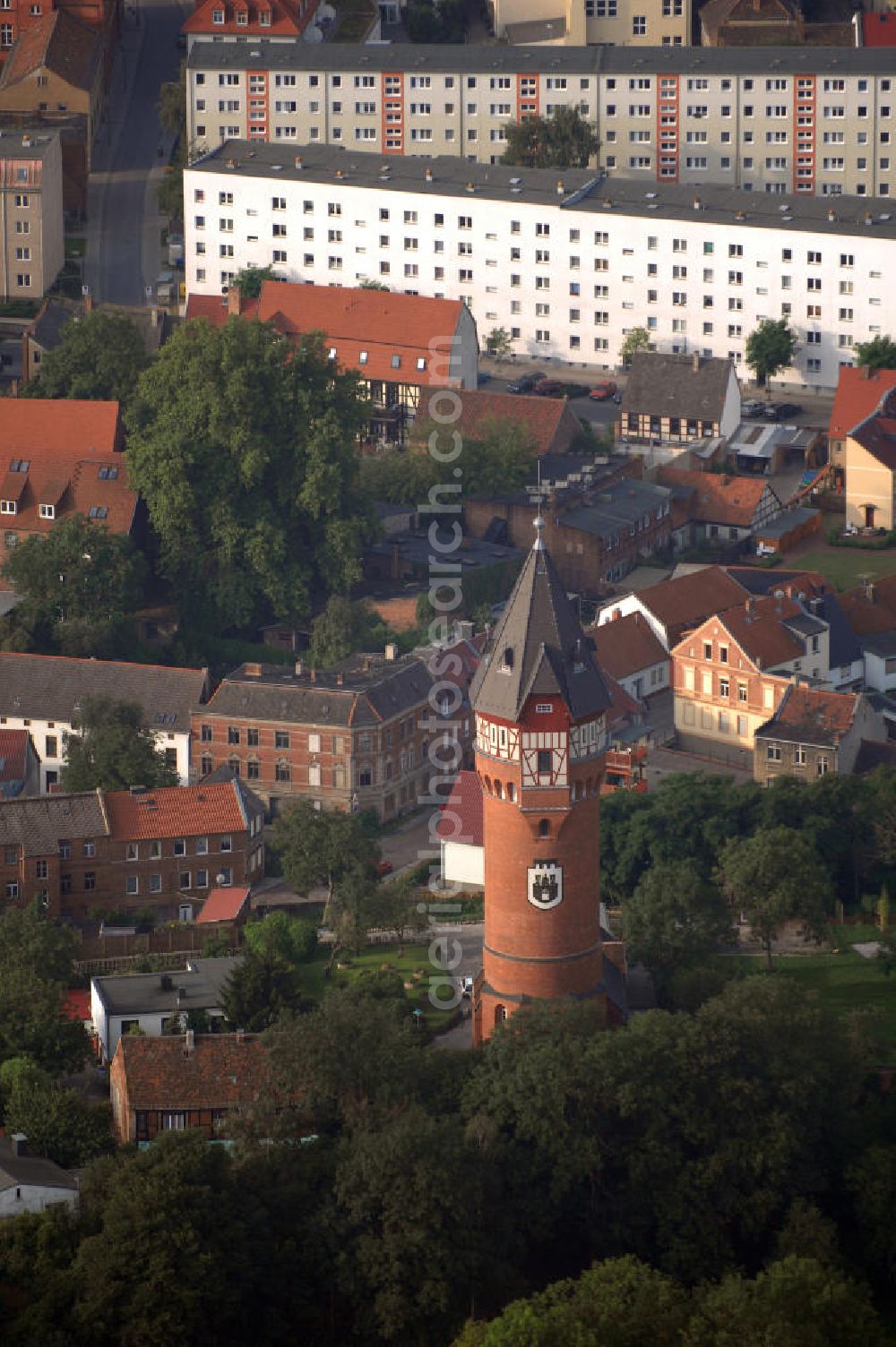 Aerial photograph Burg (bei Magdeburg) - Wasserturm der Kreisstadt Burg im Landkreis Jerichower Land in Sachsen-Anhalt. In den 70er Jahren wurde die Nutzung des Turmes für die Wasserversorgung der Stadt eingestellt und er steht heute unter Denkmalschutz.Die Wohnung in den unteren Etagen ist seit mehreren Jahren unbewohnt und wird zur Zeit vom Heimatverein Burg für sehenswerte Ausstellungen mit Themen über die Burger Zeitgeschichte genutzt.