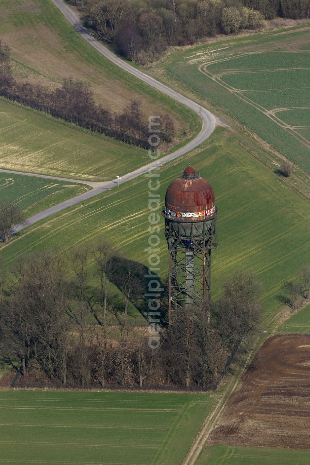 Dortmund from the bird's eye view: View at the Lanstroper egg in the district Grevel in Dortmund in North Rhine-Westphalia NRW. The Lanstroper egg is a water tower with a steel-truss K and a steel container. He is out of service since 1981 and is monument protected