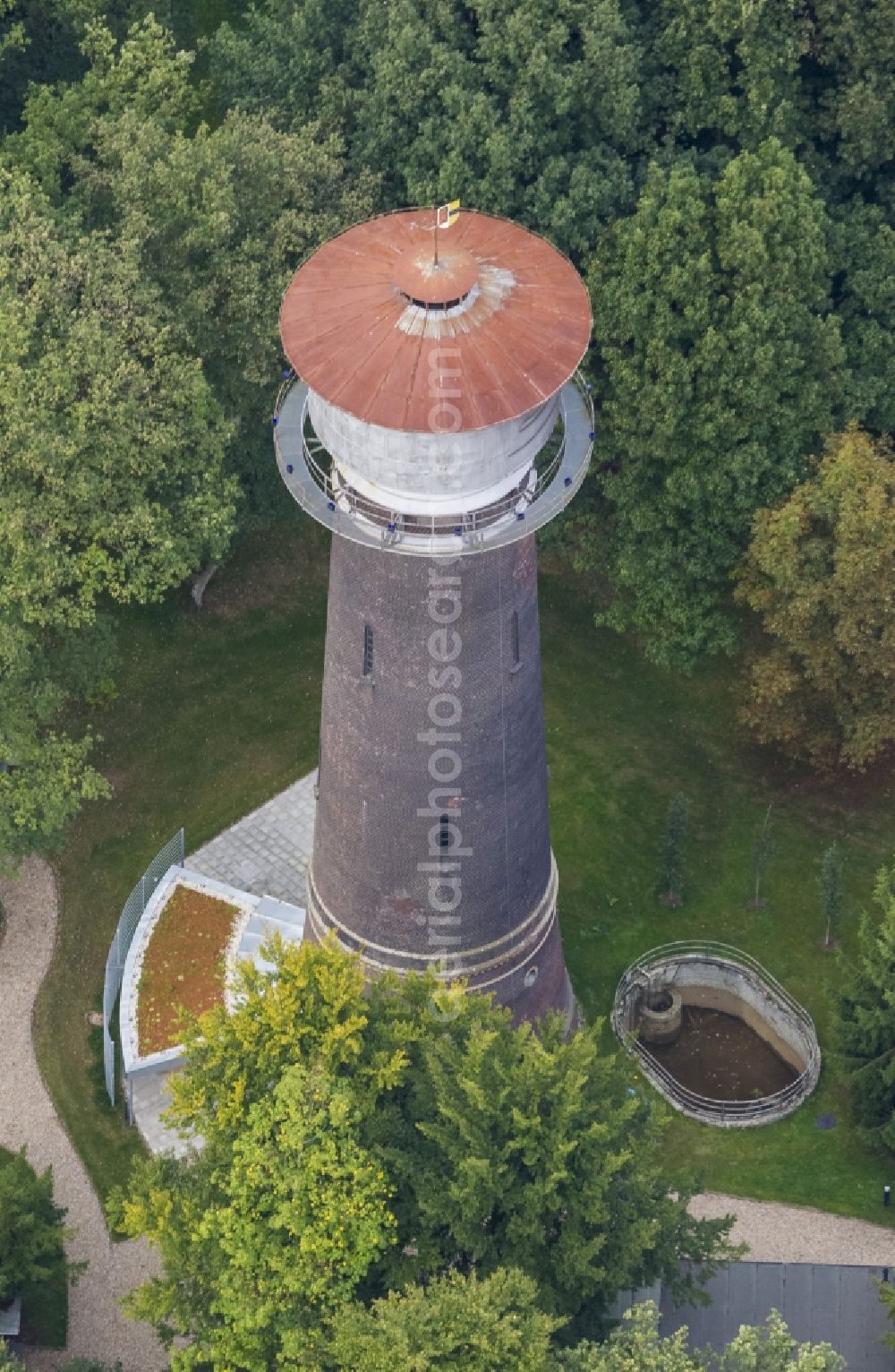 Aerial photograph Moers - Water tower in Moers Vinn in the Ruhr area in North Rhine-Westphalia