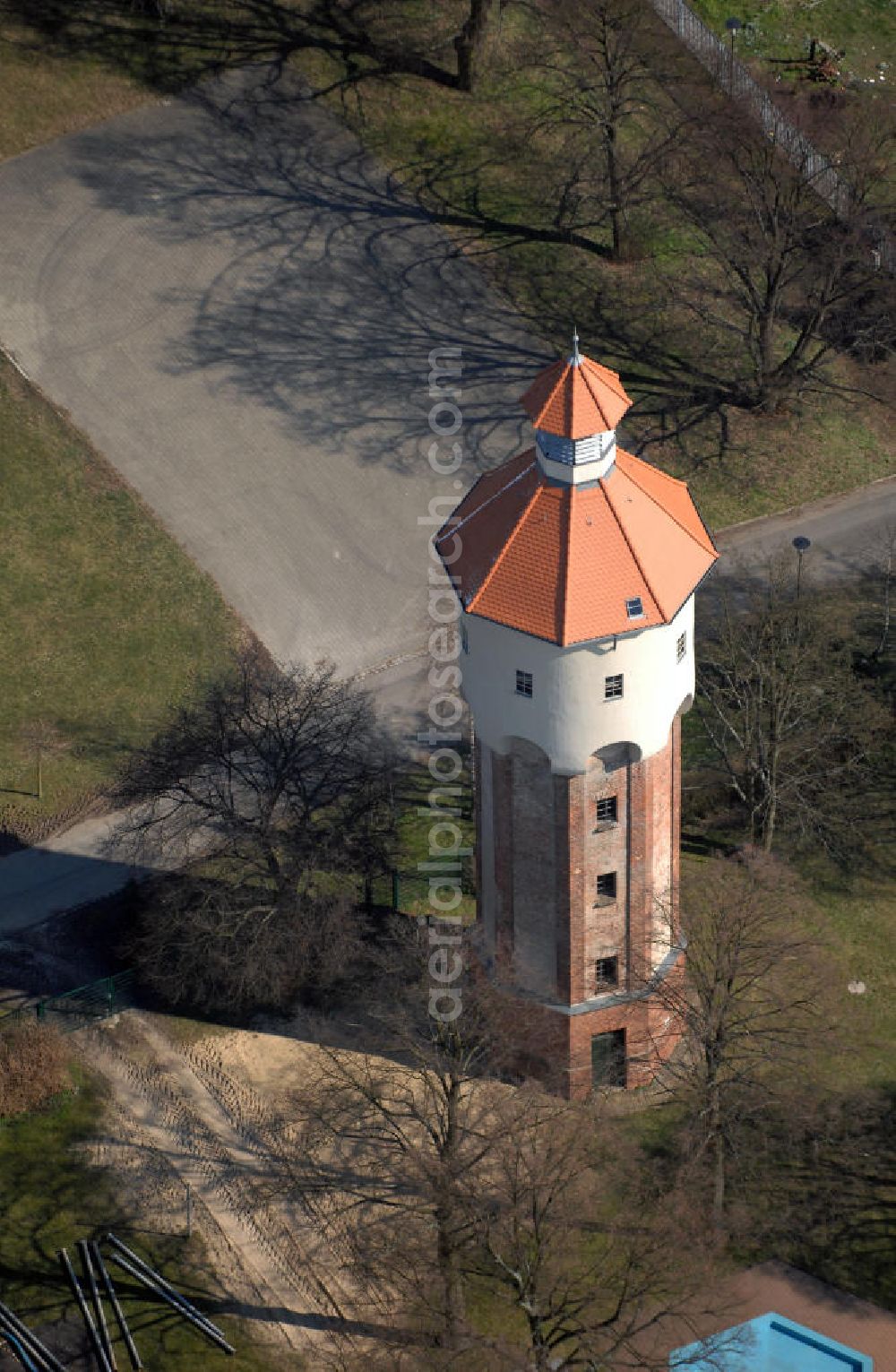 Niemegk from the bird's eye view: Blick auf den als Baudenkmal eingetragenen Wasserturm. Kontakt: Amt Niemegk, Großstr. 6, 14823 Niemegk, Tel. +49(0)33843 6270, Fax +49(0)33843 51529