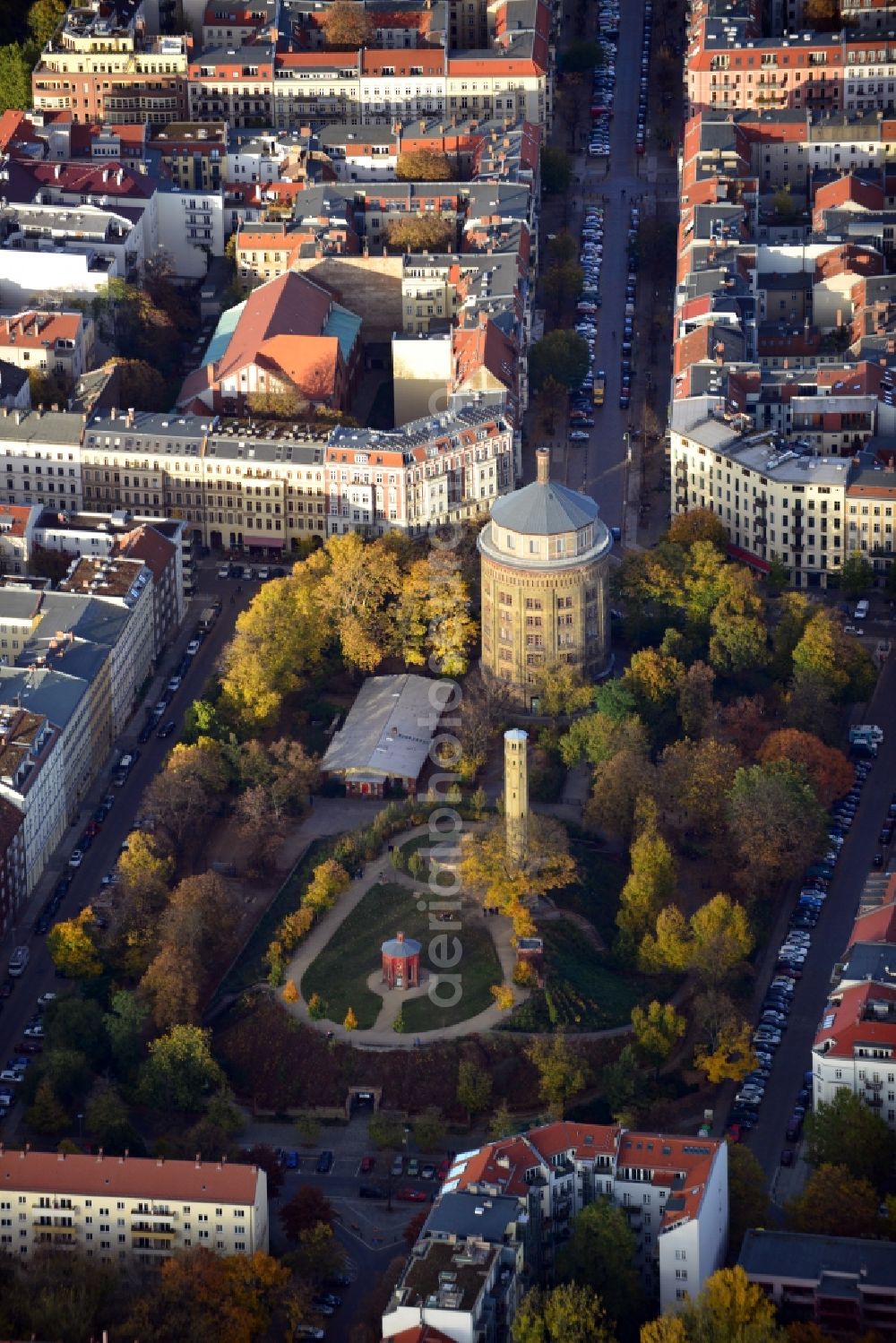 Aerial photograph Berlin - View of the water tower Prenzlauer Berg and surrounding residential areas at Knaackstrasse in Berlin - Prenzlauer Berg. The water tower in Kollwitzkiez is the oldest water tower built in Berlin, completed in 1877 and in operation until 1952