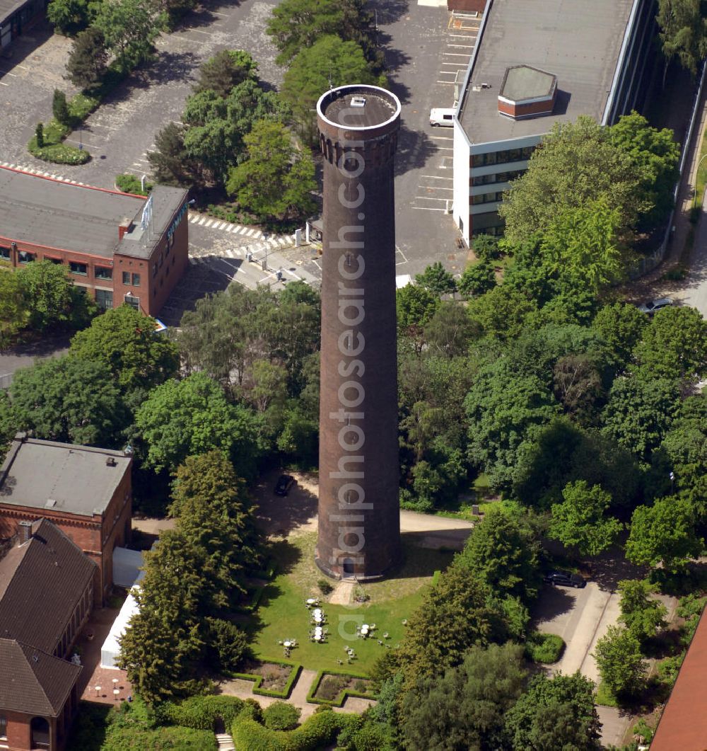 Aerial image Hamburg - Der 64 Meter hohe Wasserturm als Wahrzeichen vom Stadtteil Rothenburgsort im Bezirk Hamburg-Mitte. The 64 meters high water tower as landmark of district Rothenburgsort in the Hamburg-Mitte area.