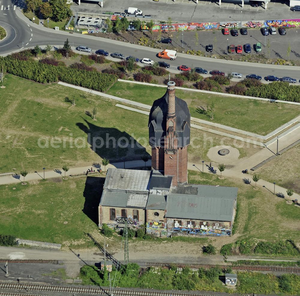 Wiesbaden from above - Der 36 m hohe Wasserturm auf dem ehemaligen Gelände des Schlacht- und Viehhofes in der Nähe des Hauptbahnhofes. The 36 m high water tower on the former site of a slaughterhouse and stockyard near the central train station.