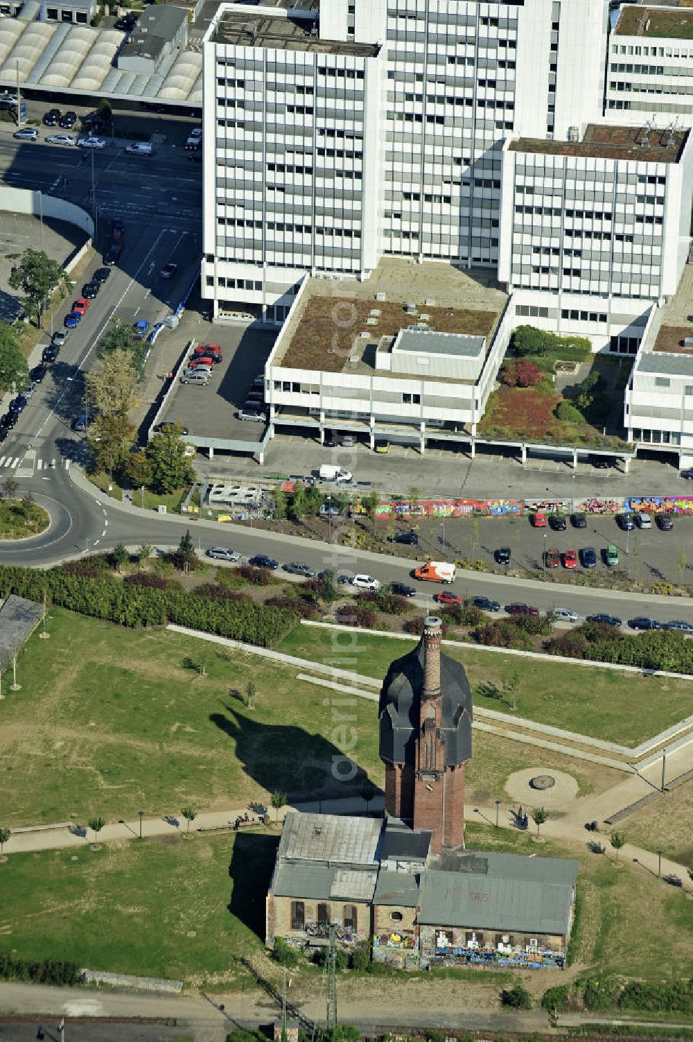 Aerial image Wiesbaden - Der 36 m hohe Wasserturm auf dem ehemaligen Gelände des Schlacht- und Viehhofes in der Nähe des Hauptbahnhofes. The 36 m high water tower on the former site of a slaughterhouse and stockyard near the central train station.