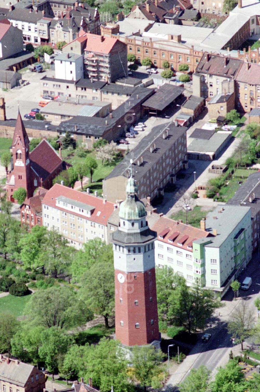 Finsterwalde from the bird's eye view: 04.05.1995 Wasserturm Stadtwerke Finsterwalde