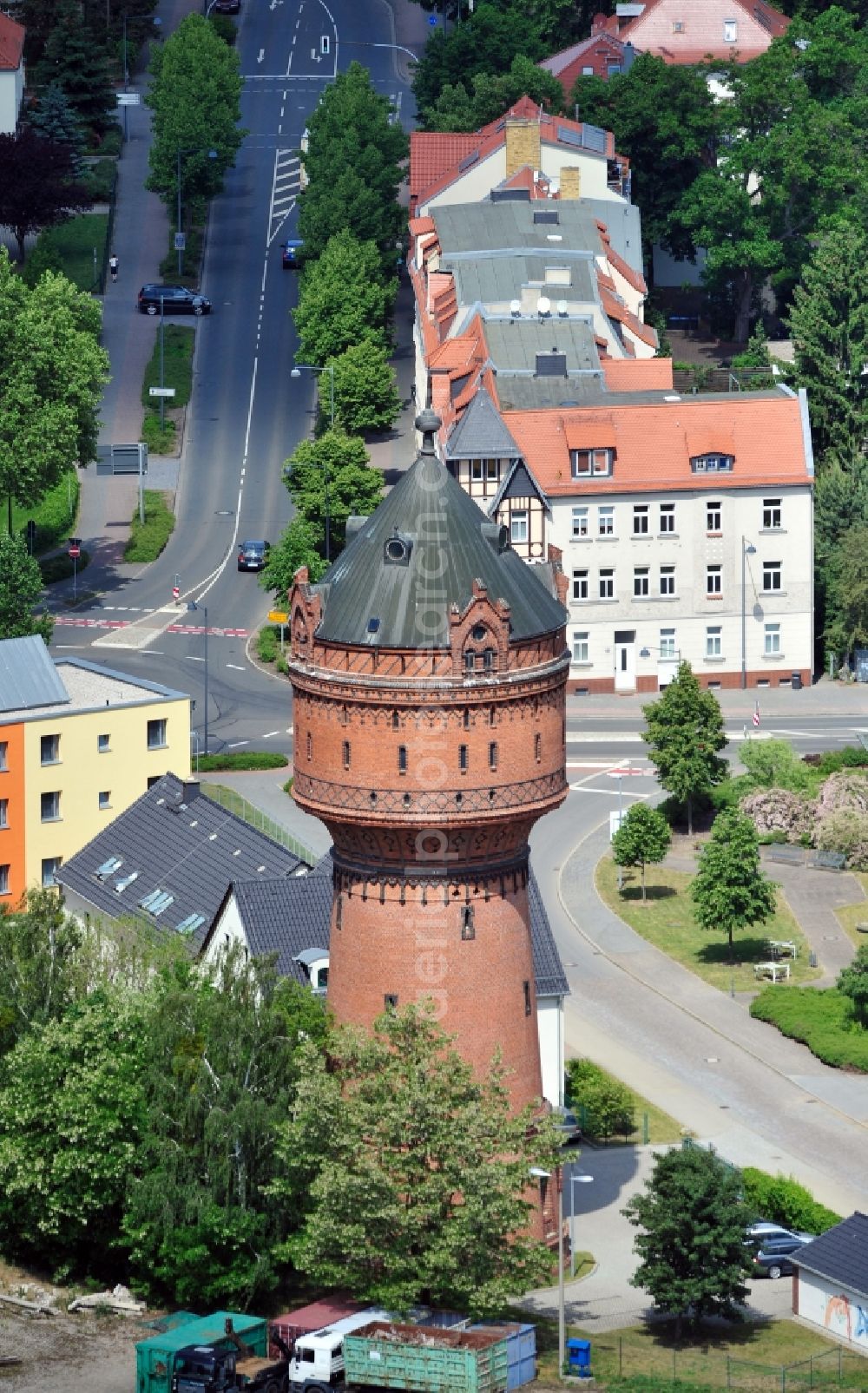 Aerial photograph Torgau - Built in 1903, 41.1 meters high water tower Torgau in the state Saxony