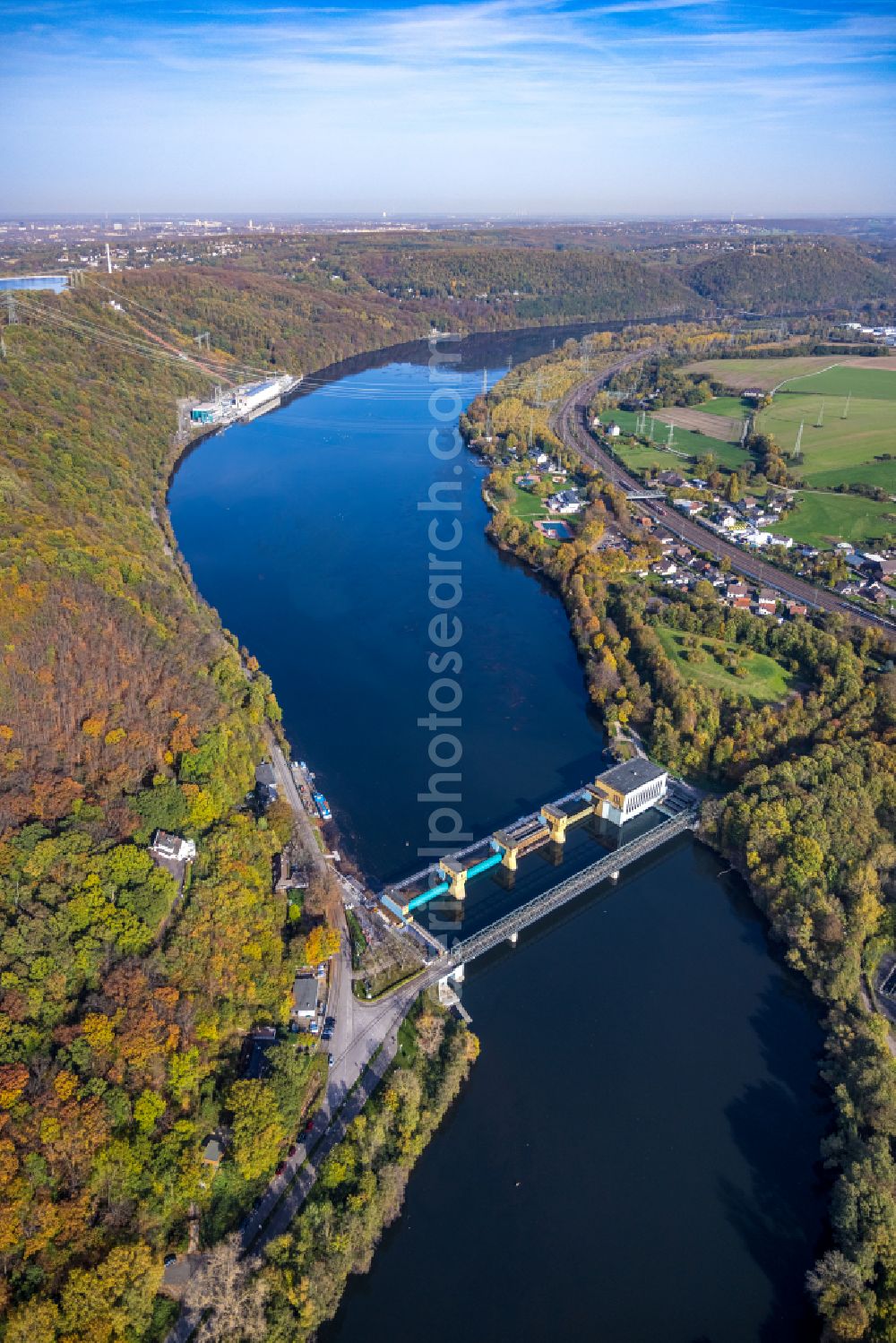 Hagen from above - Structure and dams of the waterworks and hydroelectric power plant Laufwasserkraftwerk Hengstey along course of the Ruhr in the district Hengstey in Hagen in the state North Rhine-Westphalia, Germany