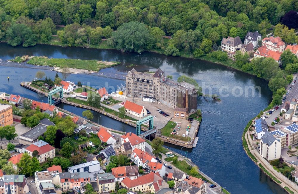 Aerial image Bernburg (Saale) - Structure and dams of the waterworks and hydroelectric power plant Wasserkraft in Bernburg (Saale) in the state Saxony-Anhalt, Germany