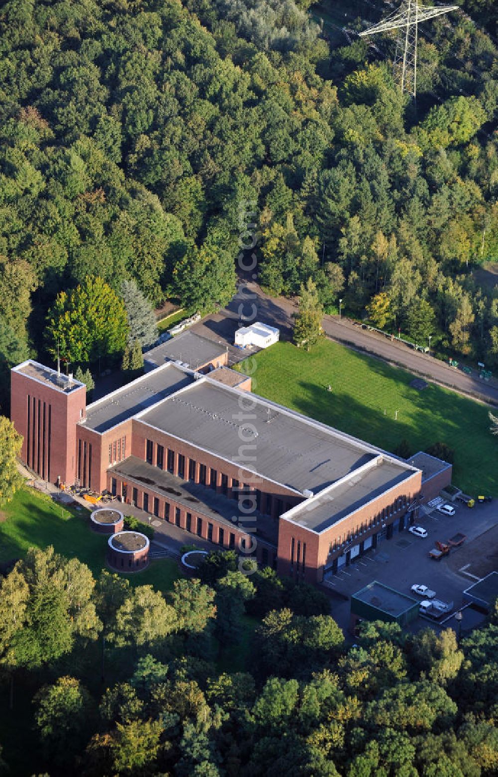 Aerial photograph Köln - Das Wasserwerk Weiler im Wasserwerkwald an der Blockstraße in Köln-Volkhoven-Weiler in Nordrhein-Westfalen. The waterworks Weiler at the forest of waterworks at the street Blockstrasse in Koeln-Volkhoven-Weiler in North Rhine-Westphalia.