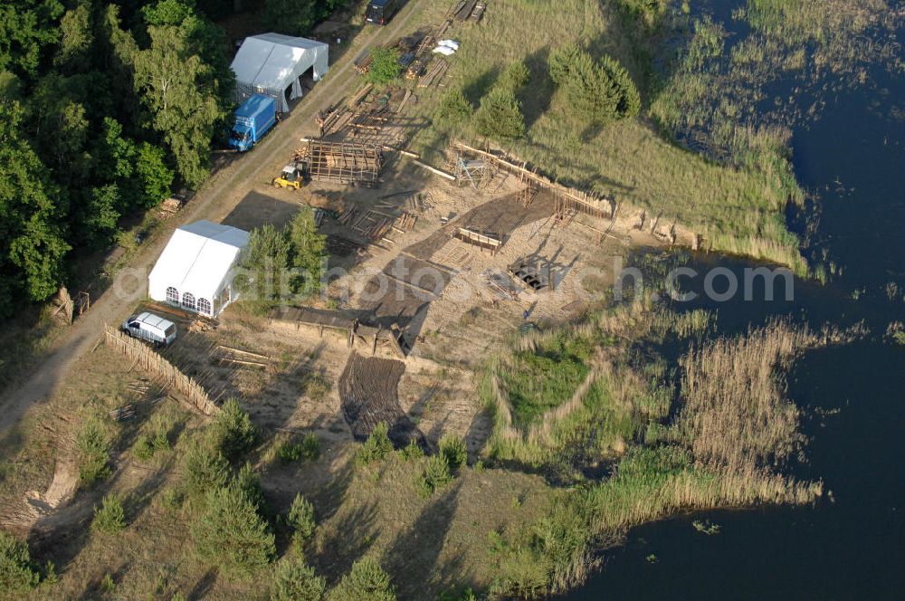 Aerial image Tornow - Blick auf Aufbauarbeiten einer Veranstaltung am Ufer Am Fließ in Tornow / BB. View onto the waterside of the stream in Tornow.