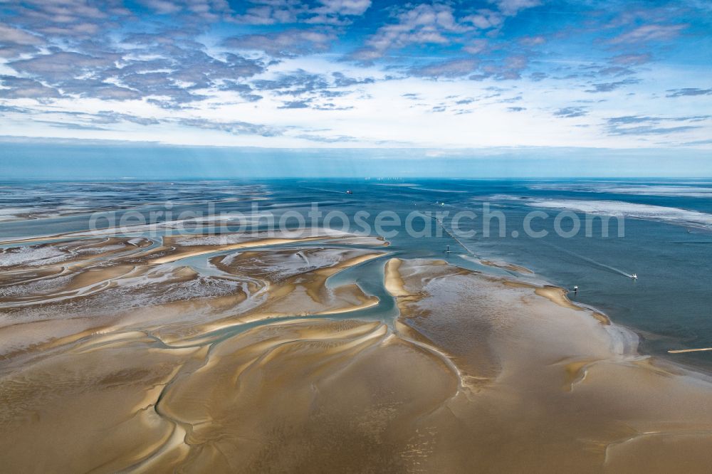 Wurster Nordseeküste from the bird's eye view: Structures landscape with tidal creek formation in the Wadden Sea on the outer Weser of the Wurster North Sea coast in the state Lower Saxony, Germany