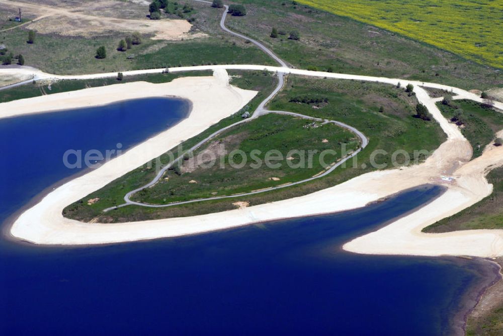 BRODAU from above - Der Werbeliner See ist ein Tagebau-Restsee südwestlich von Delitzsch und nördlich von Leipzig in Sachsen. Er ist aus dem ehemaligen Tagebau Delitzsch-Südwest hervorgegangen.