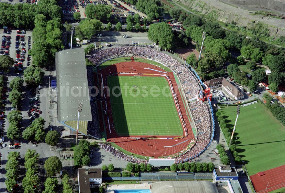 Duisburg from above - Das Wedaustadion war ein Fußballstadion im Duisburger Sportpark Wedau. Es wurde 1921 gebaut und war mit einem Fassungsvermögen von 40.000 Zuschauern nach dem Berliner Grunewaldstadion erst die zweite Großsportstätte in Deutschland. Das Wedaustadion wurde ab 2003 abgerissen. Am selben Ort entstand die MSV-Arena.