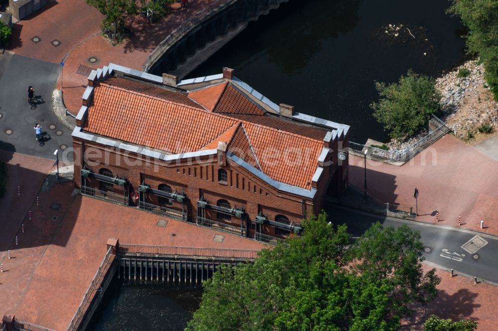 Hannover from above - Tourist attraction and sightseeing Wehrbrueckenhaus about the Leine on street Leineinsel in the district Wuelfel in Hannover in the state Lower Saxony, Germany