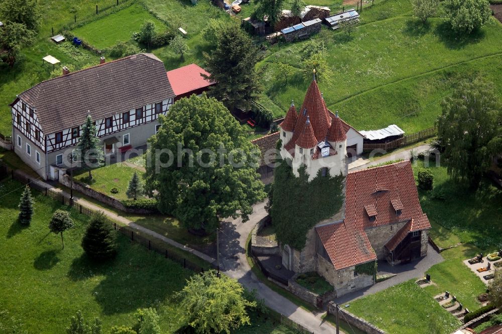 Oberoppurg from above - The fortified church is the focal point of the place. The choir's high Gothic tower with the sacristy, the two late Gothic vaults are rippenlos. The building is 650 years old. The roof and the facade of the church were restored in 2000