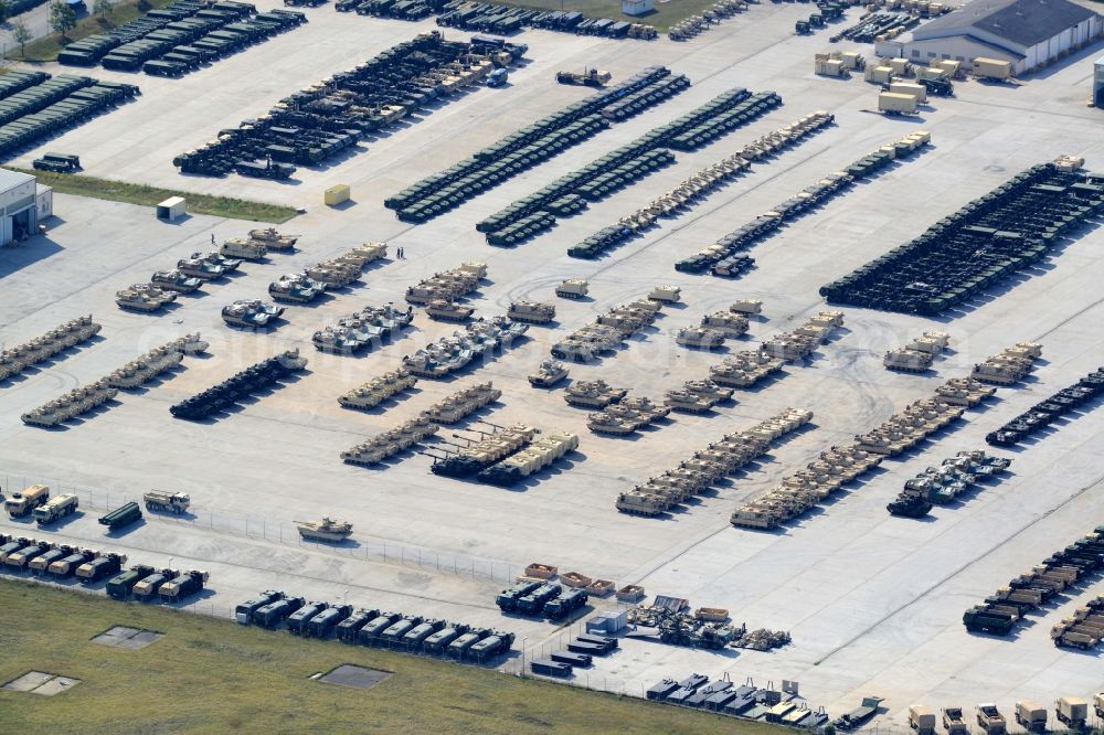 Aerial image Mannheim - Deployment and deployment of tanks and military technology of the US armed forces on the grounds of the former US military airfield - aerodrome Coleman in Mannheim in Baden-Wuerttemberg