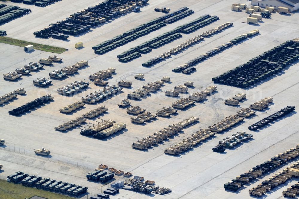 Aerial photograph Mannheim - Deployment and deployment of tanks and military technology of the US armed forces on the grounds of the former US military airfield - aerodrome Coleman in Mannheim in Baden-Wuerttemberg