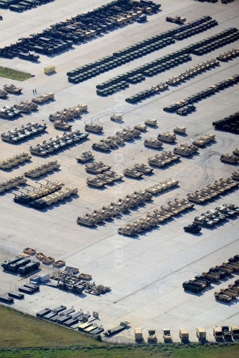 Mannheim from the bird's eye view: Deployment and deployment of tanks and military technology of the US armed forces on the grounds of the former US military airfield - aerodrome Coleman in Mannheim in Baden-Wuerttemberg