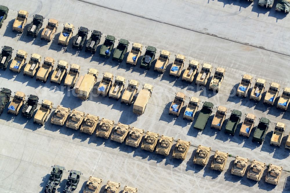 Aerial photograph Mannheim - Deployment and deployment of tanks and military technology of the US armed forces on the grounds of the former US military airfield - aerodrome Coleman in Mannheim in Baden-Wuerttemberg