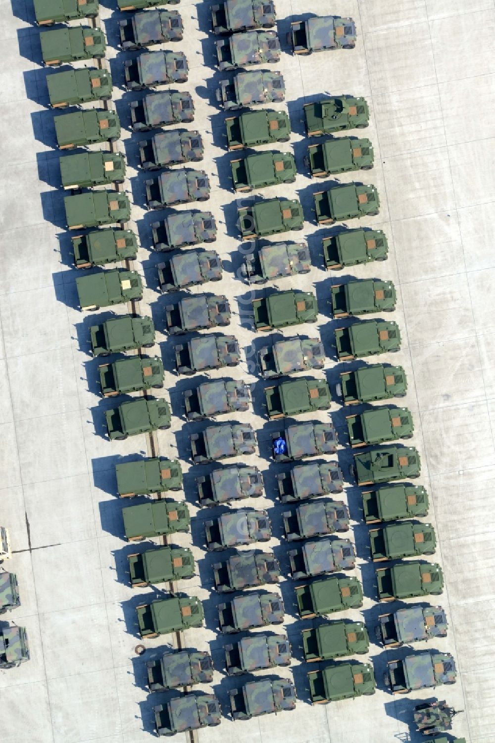 Aerial image Mannheim - Deployment and deployment of tanks and military technology of the US armed forces on the grounds of the former US military airfield - aerodrome Coleman in Mannheim in Baden-Wuerttemberg