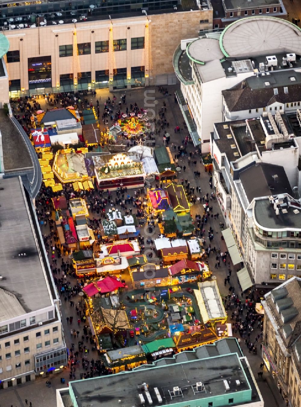 Dortmund from above - Christmas market on the Hansaplatz in Dortmund in North Rhine-Westphalia