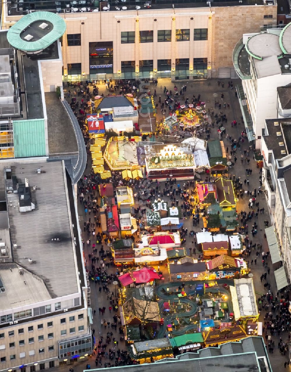 Dortmund from the bird's eye view: Christmas market on the Hansaplatz in Dortmund in North Rhine-Westphalia