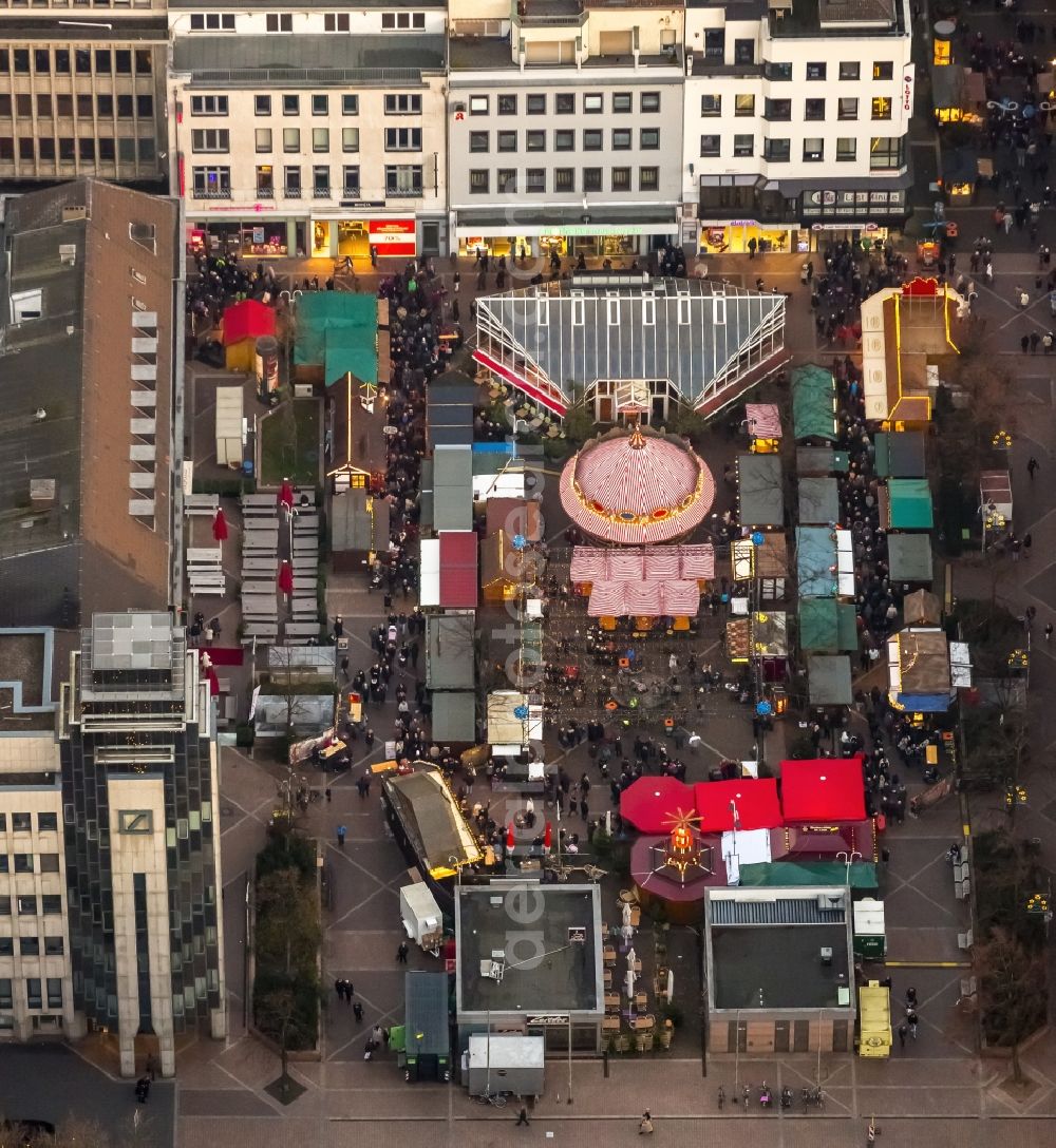 Bochum from the bird's eye view: Christmas market on the Husemann place in Bochum in North Rhine-Westphalia