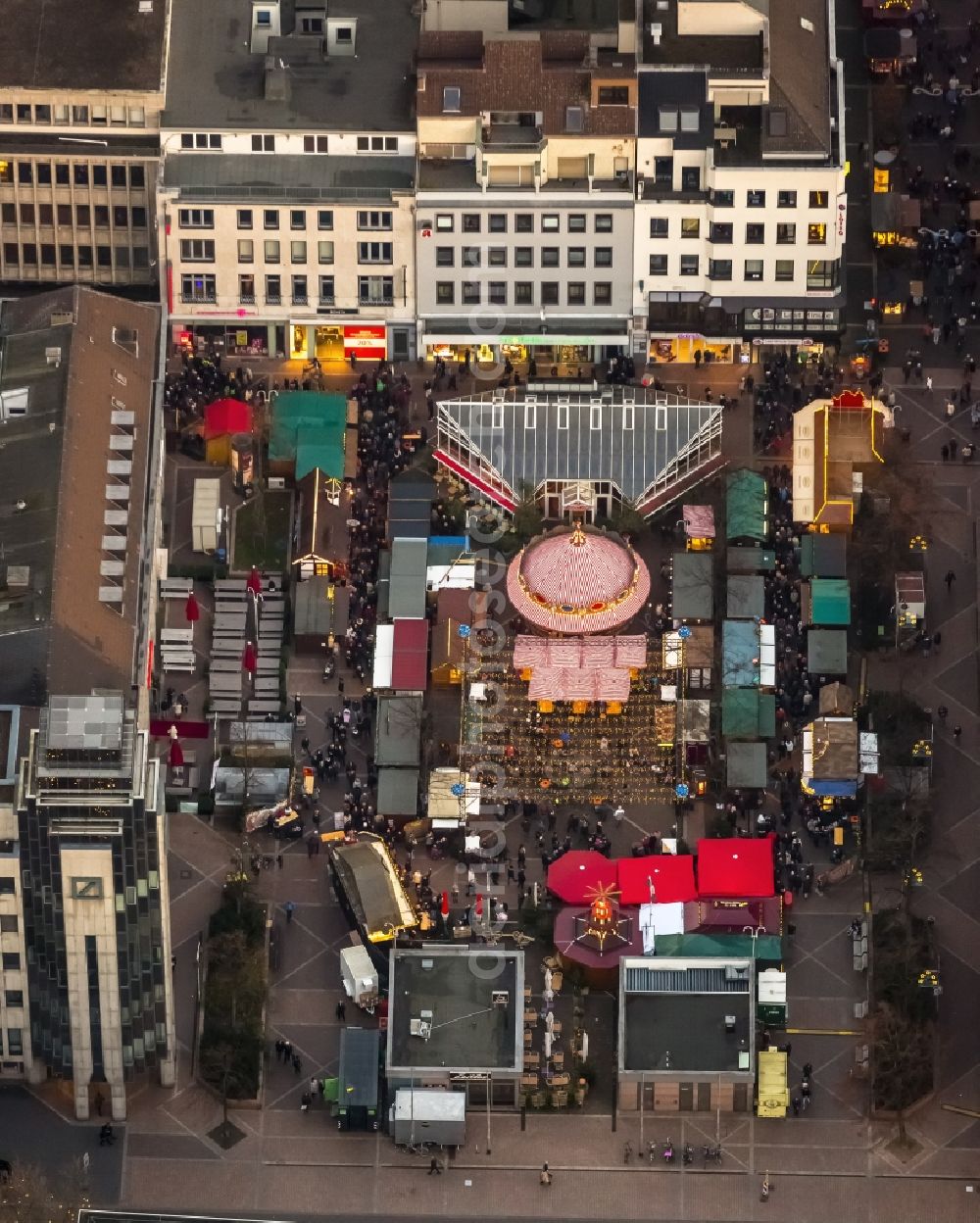 Aerial image Bochum - Christmas market on the Husemann place in Bochum in North Rhine-Westphalia