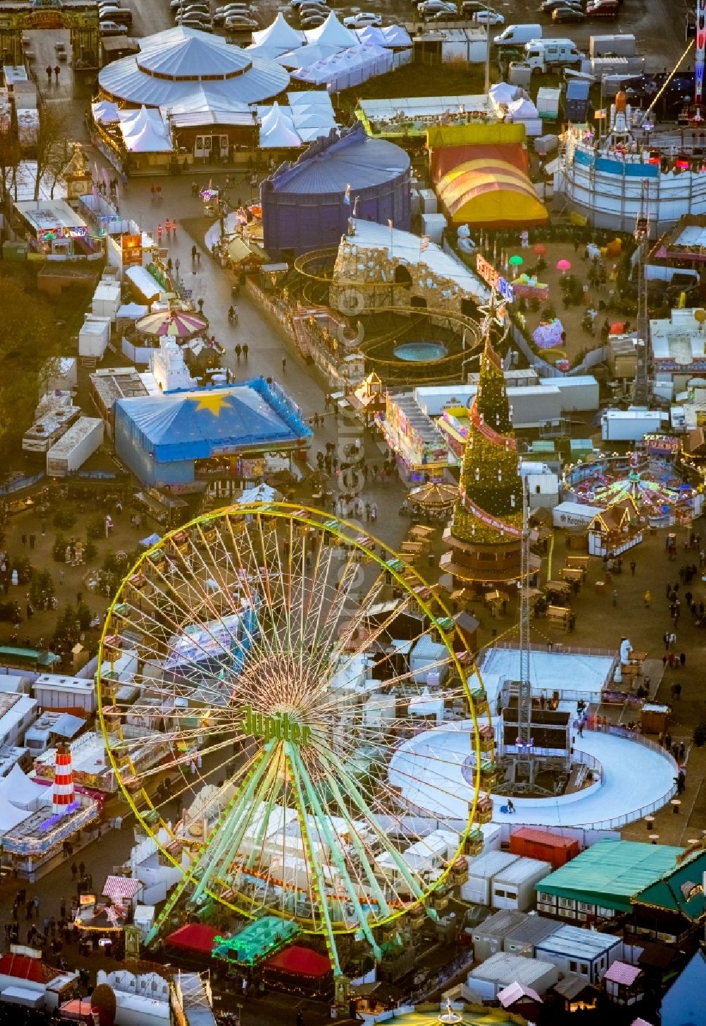 Herne from the bird's eye view: Christmas market - event area in the district Wanne-Eickel in Herne in the state North Rhine-Westphalia, Germany