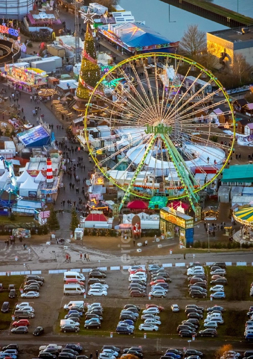 Herne from the bird's eye view: Christmas market - event area in the district Wanne-Eickel in Herne in the state North Rhine-Westphalia, Germany