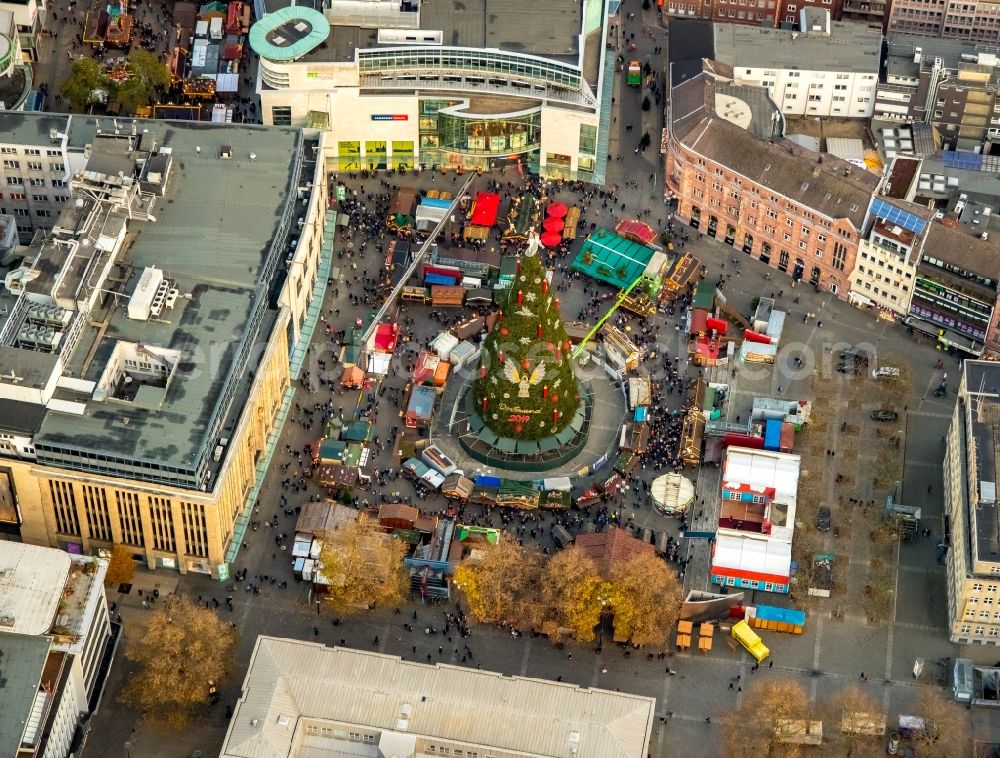 Aerial photograph Dortmund - Christmassy market event grounds and sale huts and booths Dortmunder Weihnachtsmarkt in Dortmund in the state North Rhine-Westphalia , Germany