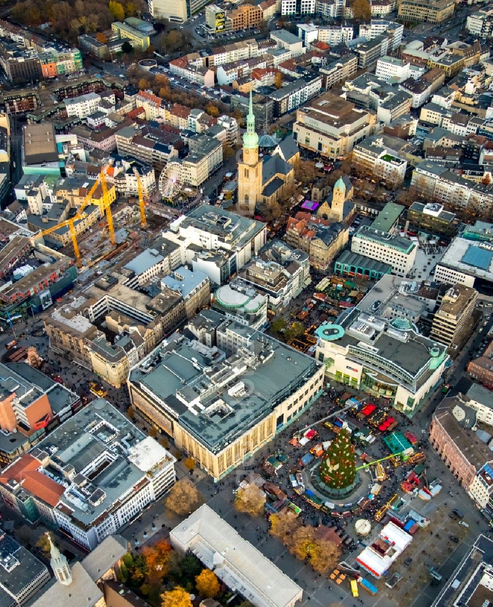 Dortmund from the bird's eye view: Christmassy market event grounds and sale huts and booths Dortmunder Weihnachtsmarkt in Dortmund in the state North Rhine-Westphalia , Germany