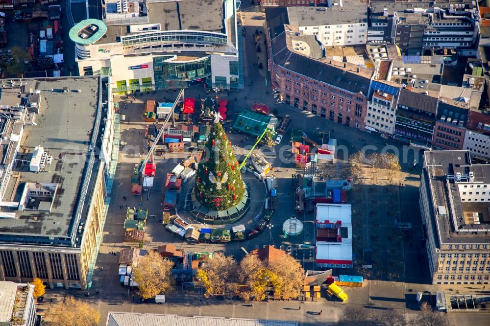 Dortmund from the bird's eye view: Christmassy market event grounds and sale huts and booths Dortmunder Weihnachtsmarkt in Dortmund in the state North Rhine-Westphalia , Germany