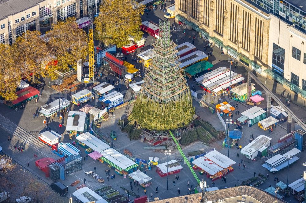 Dortmund from above - Christmassy market event grounds and sale huts and booths Dortmunder Weihnachtsmarkt in Dortmund in the state North Rhine-Westphalia , Germany