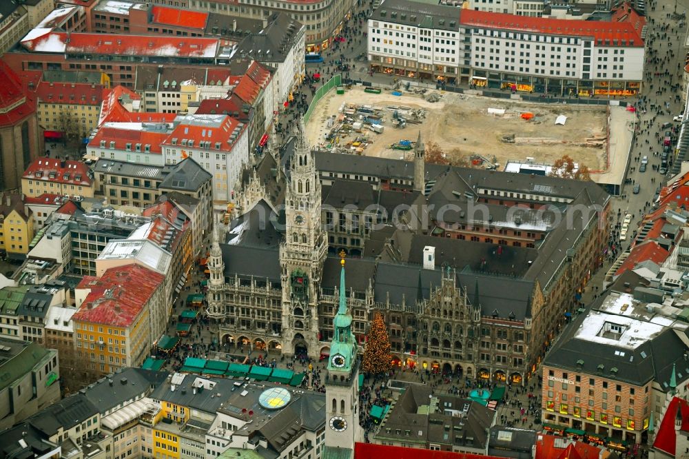 München from above - Christmassy market event grounds and sale huts and booths on Marienplatz in the district Zentrum in Munich in the state Bavaria, Germany