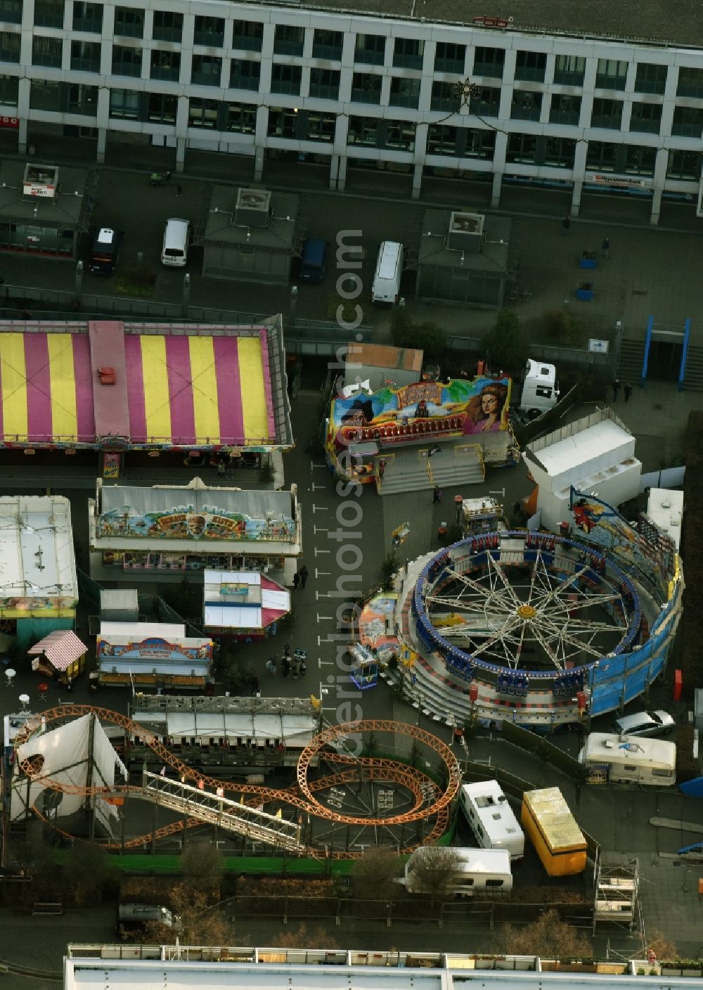 Frankfurt (Oder) from above - Christmassy market event grounds and sale huts and booths am Marktplatz in Frankfurt (Oder) in the state Brandenburg