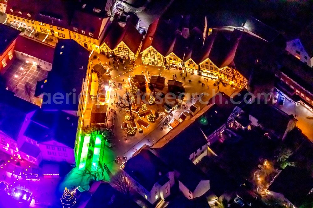 Aerial image Soest - Christmassy market event grounds and sale huts and booths on Petrikirchhof in Soest in the state North Rhine-Westphalia, Germany