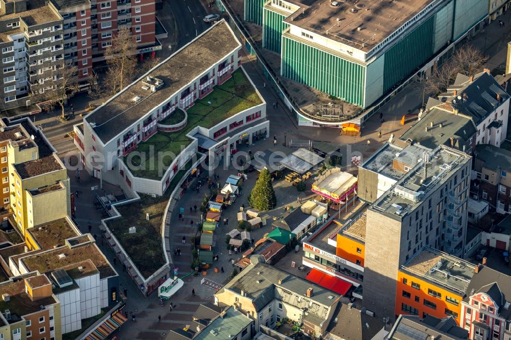 Herne from the bird's eye view: Christmassy market event grounds and sale huts and booths on Robert-Brauner-Platz in Herne in the state North Rhine-Westphalia, Germany