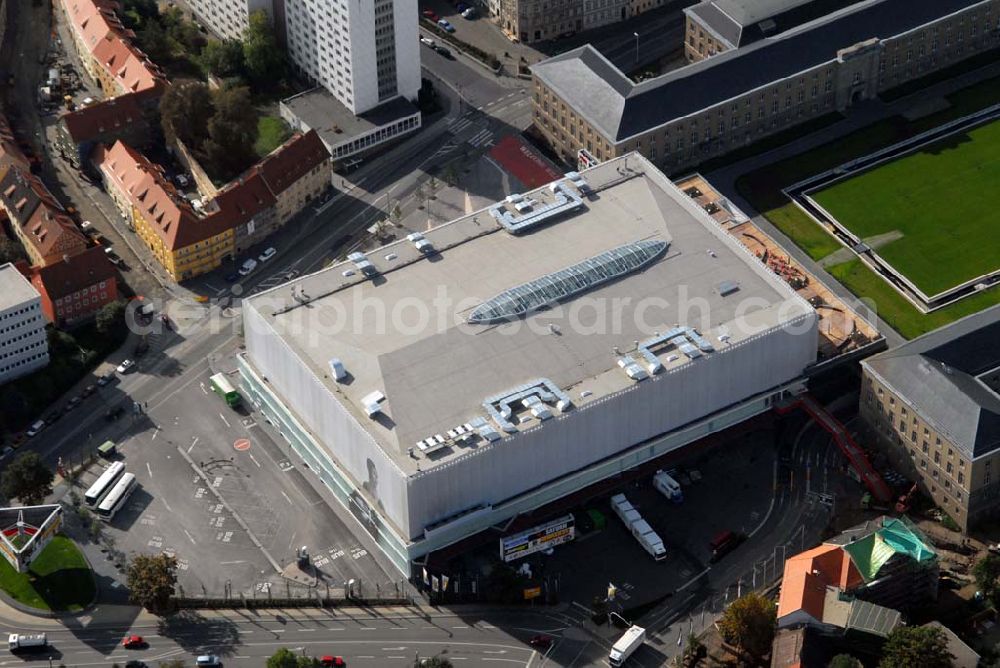 Aerial photograph Weimar - Blick auf das Einkaufscenter Weimar Atrium am Weimarplatz. Kontakt: ARCOS Facility Management, Centermanagement, Friedensstraße 1, 99423 Weimar; Tel.: 03643 / 77 56 90. Das Center ist eine Handelsimmobilie der Saller Unternehmensgruppe.